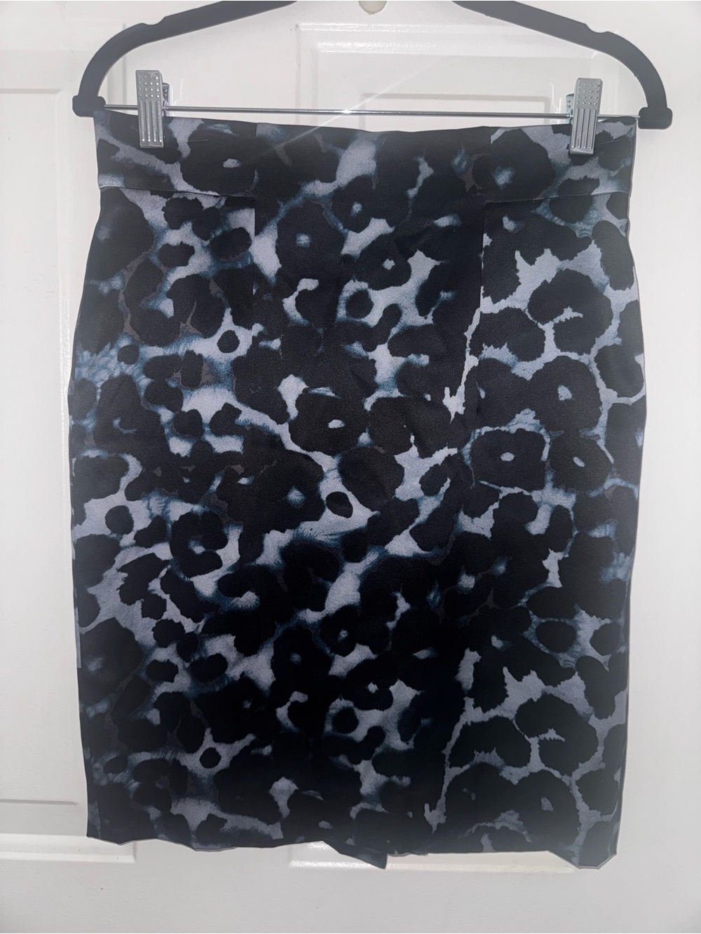 Ann Taylor Silk Leopard Print Pencil Skirt - Size 2 - EUC
